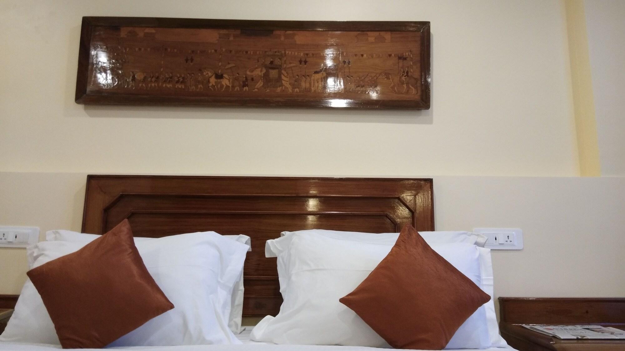 Hotel Ambassador Pallava 4*