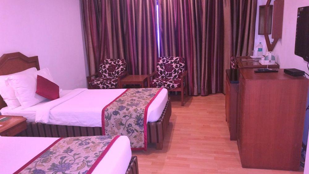 Hotel Ambassador Pallava 4*