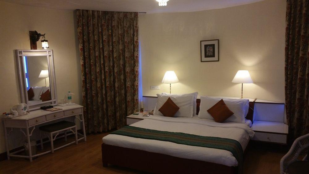 Ambassador Pallava Hotel 4*